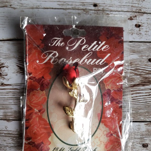 💕Petite Rose Bud Pin💕 - Picture 2 of 4